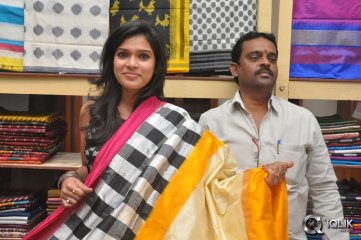 Bhargavi Launches Pochampally Ikat art Mela